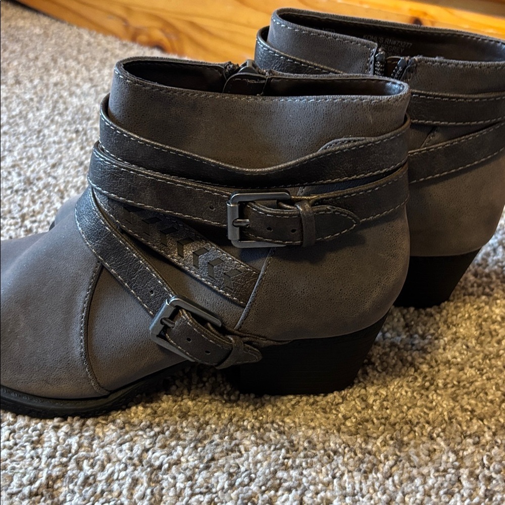 NWT BOOTIES - Picture 3 of 9
